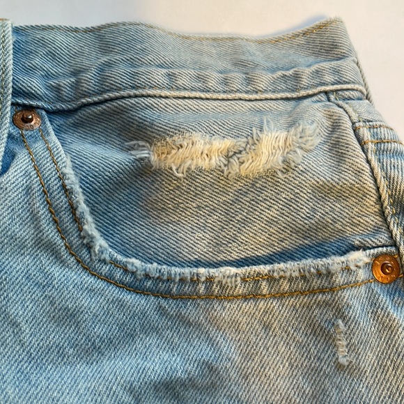 Levi 501 Shorts‎ distressed faded jean denim shorts. Size 28 high rise - Picture 2 of 10